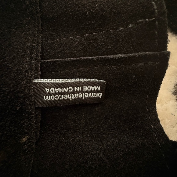 Vintage Chic Black Crossbody Bag - Picture 5 of 6